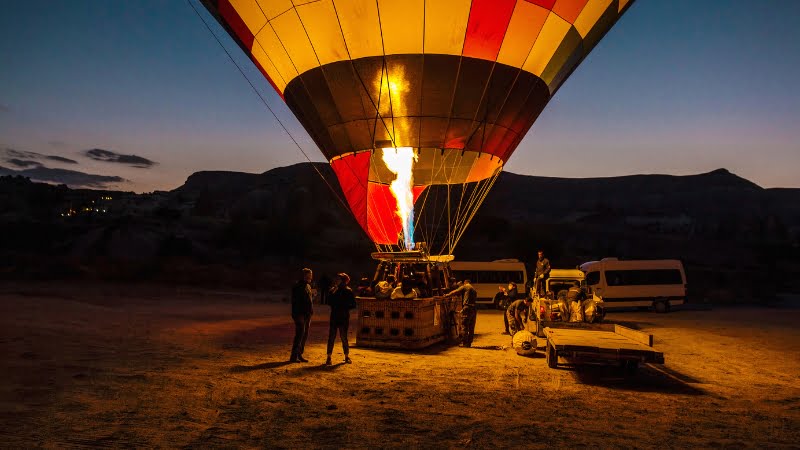 Survol en montgolfière au lever du soleil